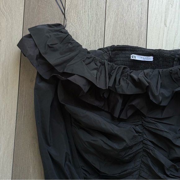 Zara Black Ruffled Off-Shoulder Blouse - Picture 3 of 6